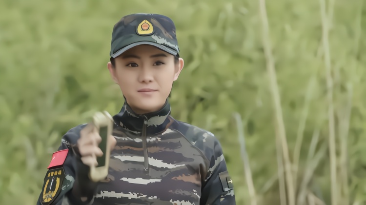 霹雳火:女教官被说是老妇女,差点气炸,女特种兵也在意别人说她