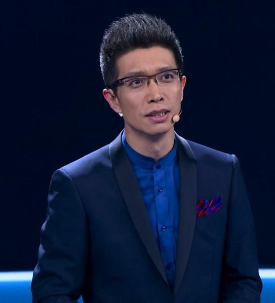 [一床情书]康辉20年前旧照帅到飞起！七大央视名嘴今昔对比，个个都是神颜