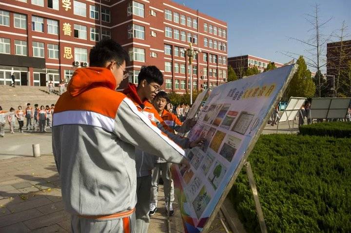 济南协和双语实验学校举办"教室宿舍文化建设月作品展"__凤凰网