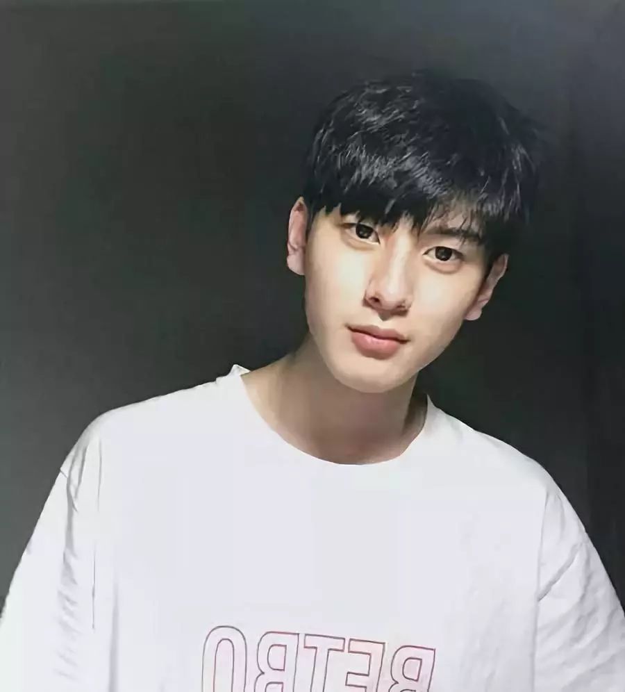 2019秋天流行什么发型?大学男生帅气发型(收藏起来)
