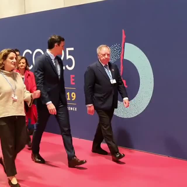 西班牙首相桑切斯在马德里视察即将举办联合国气候大会的会场