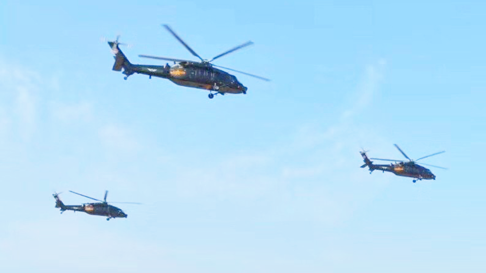 刚参加完国庆70周年阅兵的明星来了这里,表演