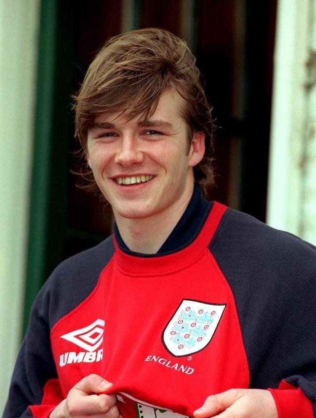 很多人只记得贝克汉姆取得的成就,却忘了他年轻时的盛世美颜