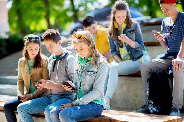 科技时代及智能手机不是青少年心理健康问题的罪魁祸首
