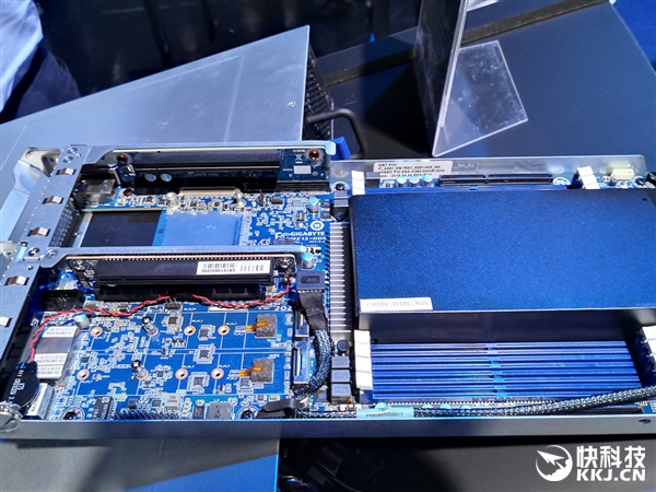 AMD二代霄龙秀肌肉：庞大软硬件生态集中演示