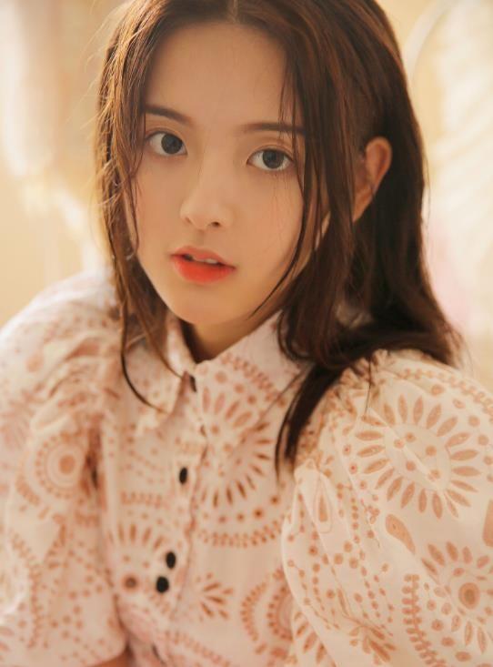 「一床情书」都做过礼仪小姐！杨超越变流量小花，杨怡逆袭夺视后，她成了超模