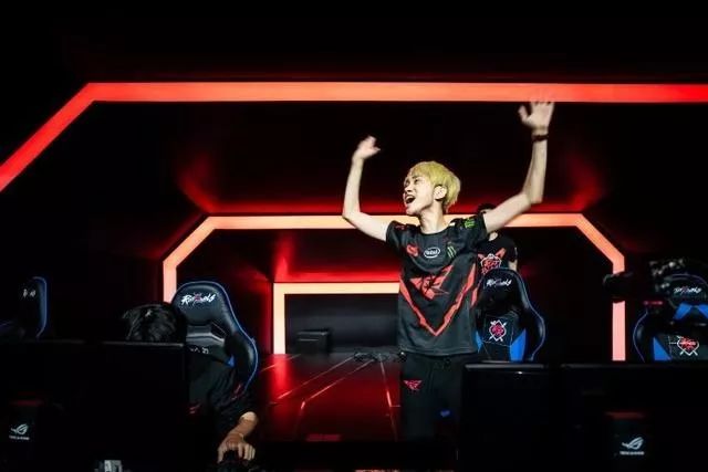 「LOL」一步四年 Doinb终进世界赛__凤凰网