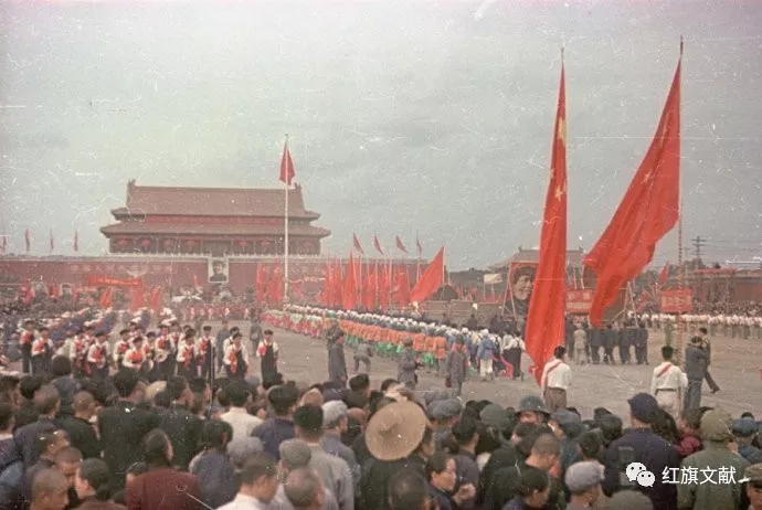 1949年开国大典时天安门广场上的盛况
