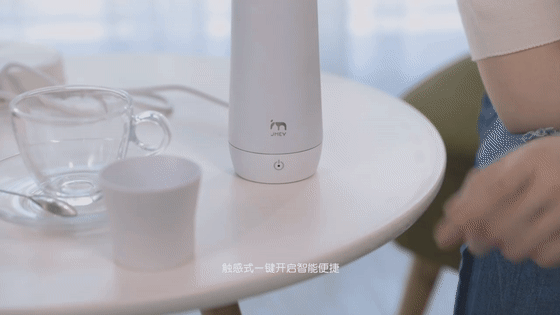 这个黑科技保温杯，自己就会烧热水，今年秋冬用它