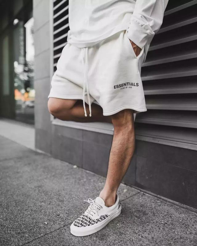 来聊一聊穿 FEAR OF GOD 的高街男孩