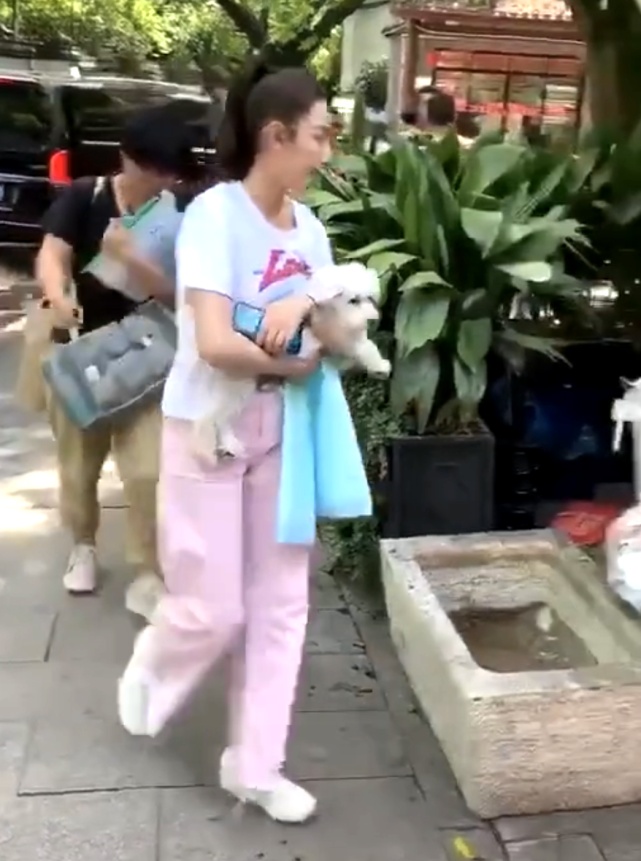 阮经天宋祖儿被曝“叔侄恋”后，又被网友拍到在餐厅单独约会？