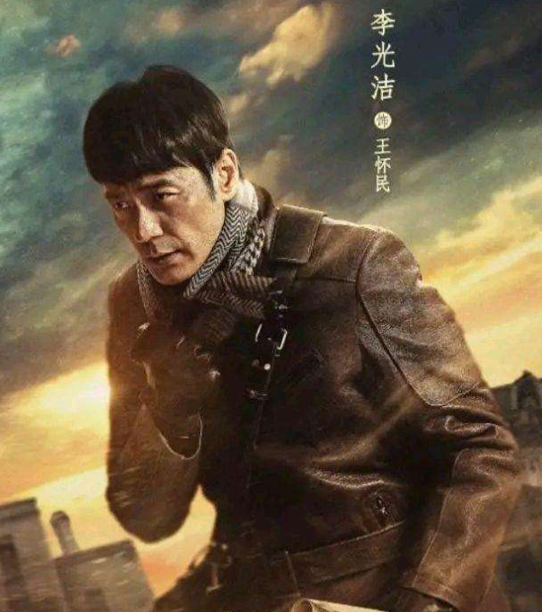 [一床情书]人生赢家！吴京张译杜江领跑国庆档，严屹宽贾乃亮则点燃十月荧屏