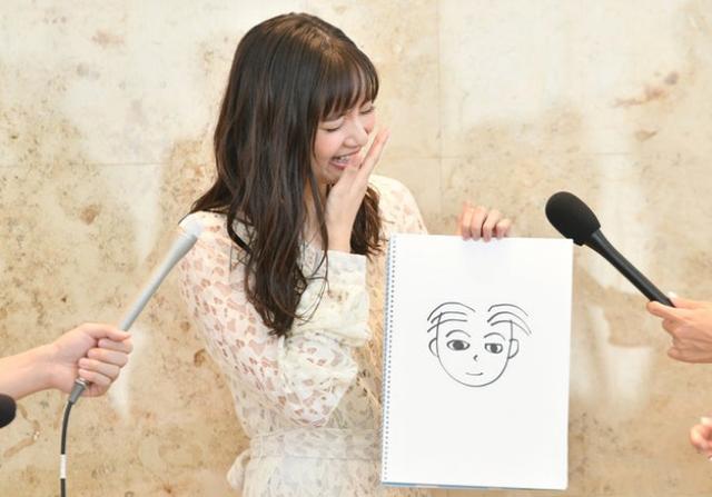 少女漫情节成真！日本女星倒追大龄巴士司机3年，没婚戒就接受求婚