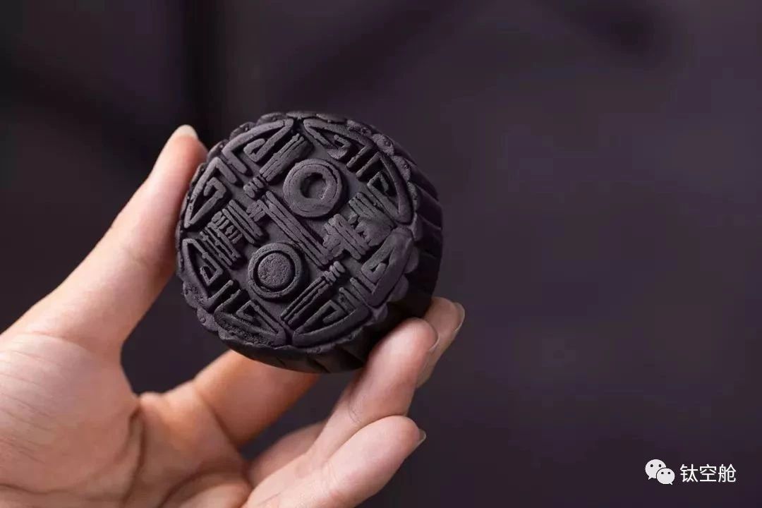 他把漫天星辰，装进月饼礼盒里