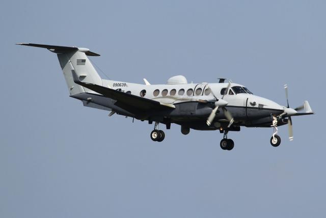 mc-12w 是在比奇空中国王350飞机基础上改装的中低空侦察机,执行isr