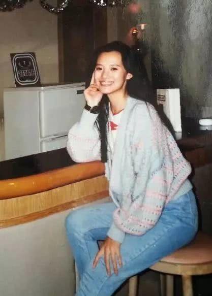 《小欢喜》里的她被赞最有中国老婆形象，年轻时也这么美！