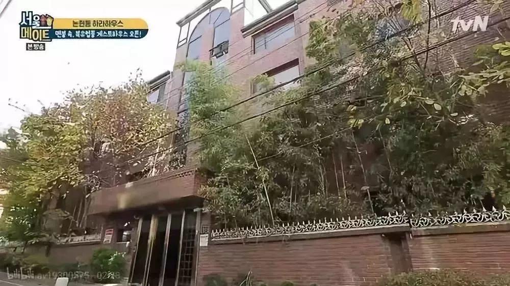 「芒果妈妈」年轻漂亮有钱，所以具荷拉活该？