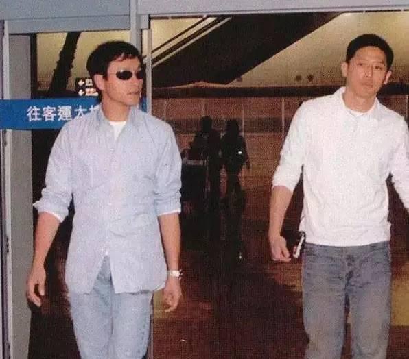 张国荣63岁冥寿,唐鹤德晒照为其庆生,哥哥去世后至今仍未娶妻