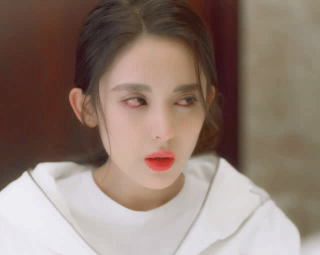 但所长的重点在于,美女落泪的绝美场景真的好看.