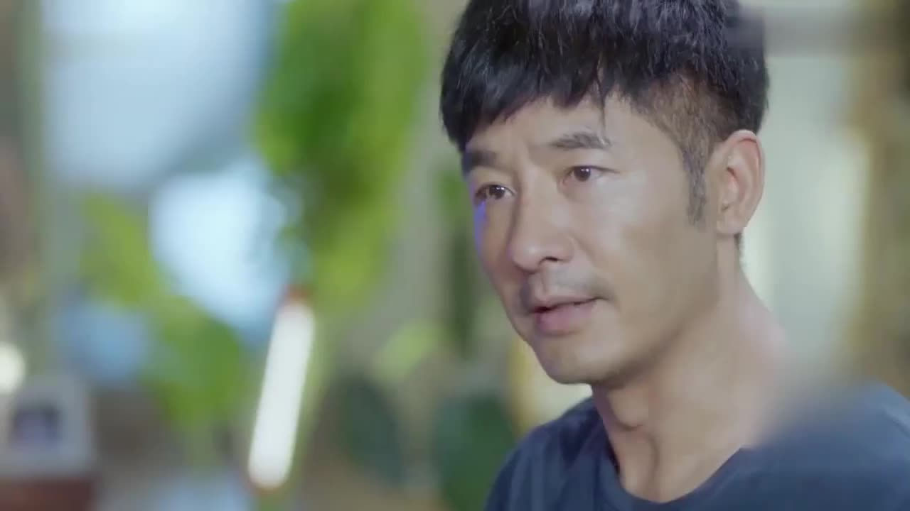 你是我的答案:美女教大叔玩游戏,没想到大叔赢