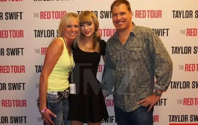 泰勒·斯威夫特中国见面会疑遭男主持摸腰，粉丝怒：拿开你的咸猪手编辑：奇趣网发布：2019-11-12 13:03:57