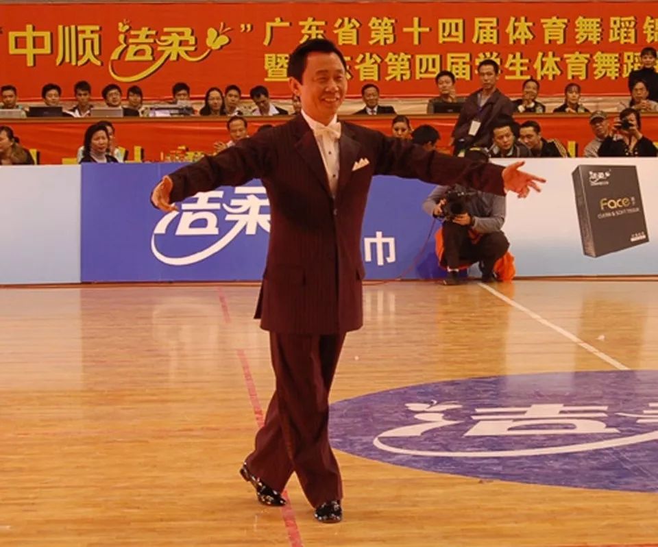 最会跳的老总邓颖忠