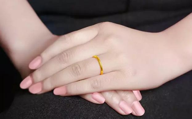 黄金戒指真的是越重越好？男士黄金戒指应该怎么选？