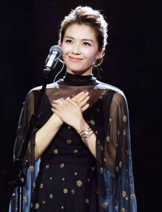 「一床情书」郝蕾再次离婚，跟她同龄的刘涛秦海璐成了赢家，薛佳凝还单身