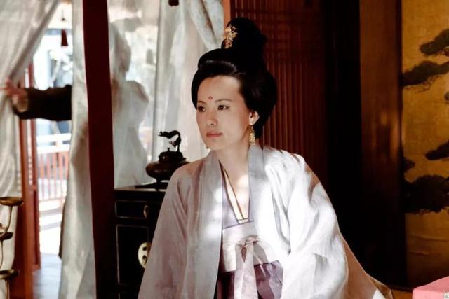 《小欢喜》里的她被赞最有中国老婆形象，年轻时也这么美！