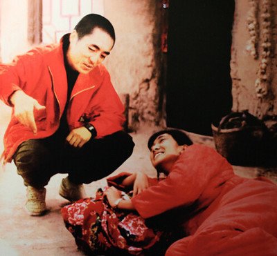 「熊猫娱乐」张艺谋获终身成就奖，妻子陈婷盛装出席，与刘嘉玲斗艳完胜