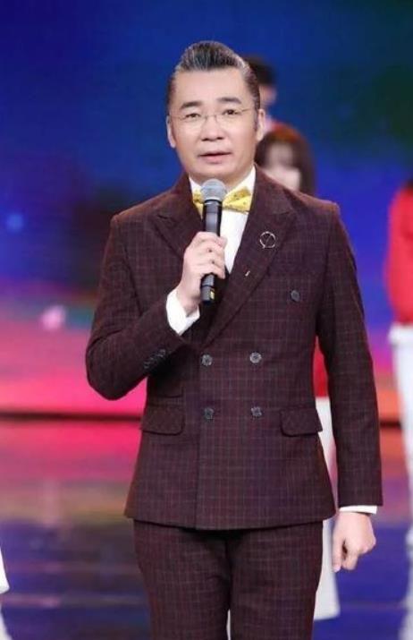 [一床情书]康辉20年前旧照帅到飞起！七大央视名嘴今昔对比，个个都是神颜