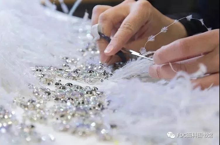 重工下的钉珠工艺华美至极