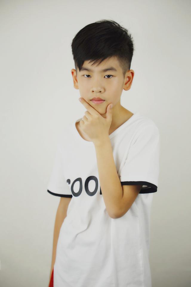 北京爵极文化传媒李伟嘉出演电影伟大的母爱被导演评为当之无愧的小戏