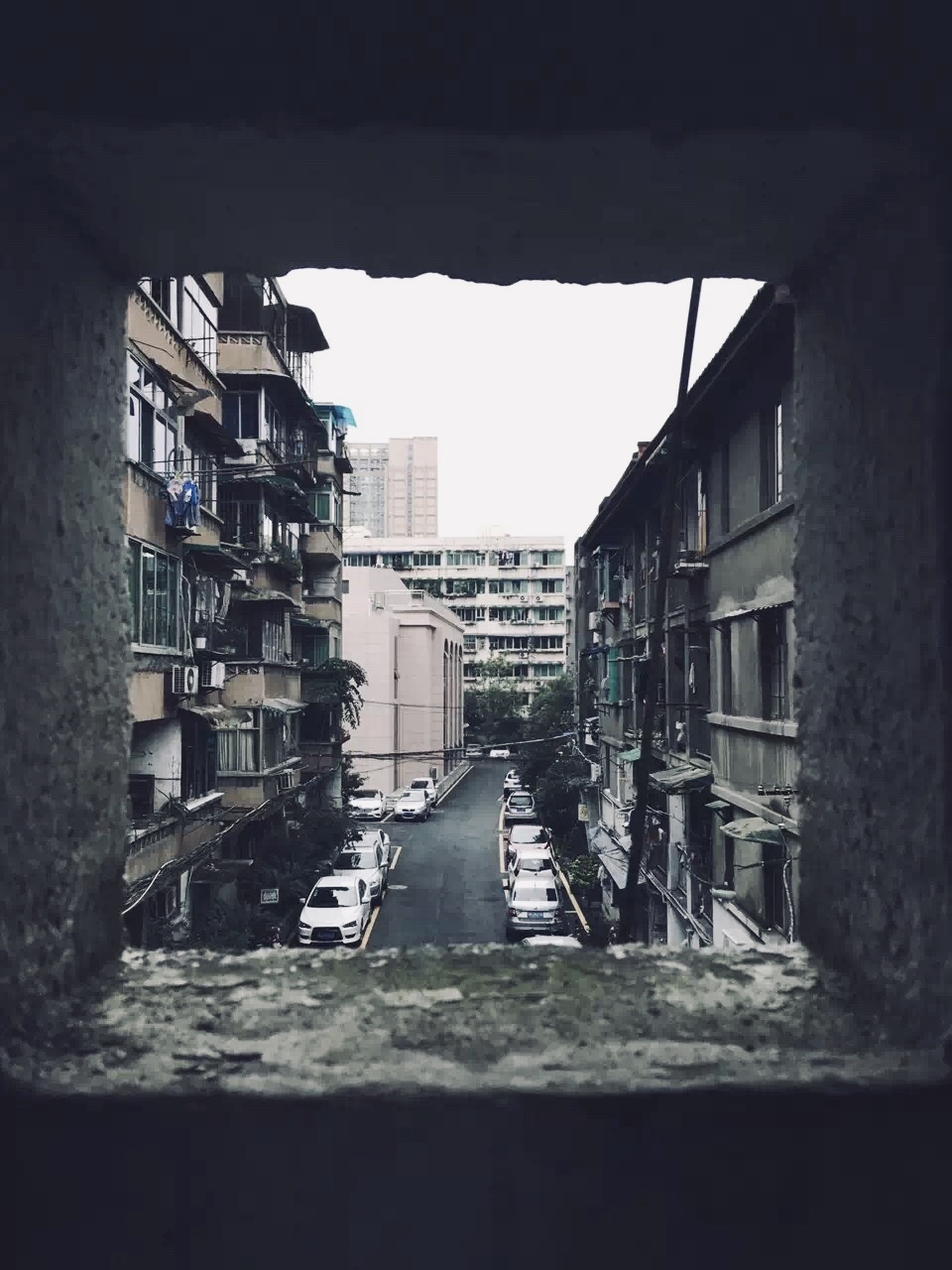 西大街97号，省歌里外的两重天