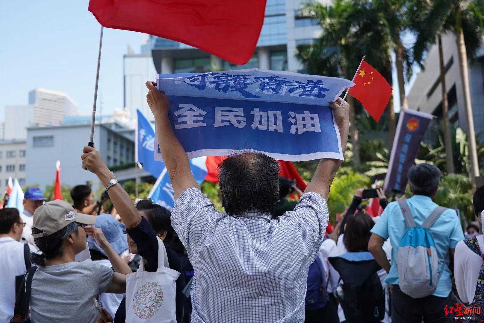 警察加油香港市民撑警最小的2岁最老的82岁