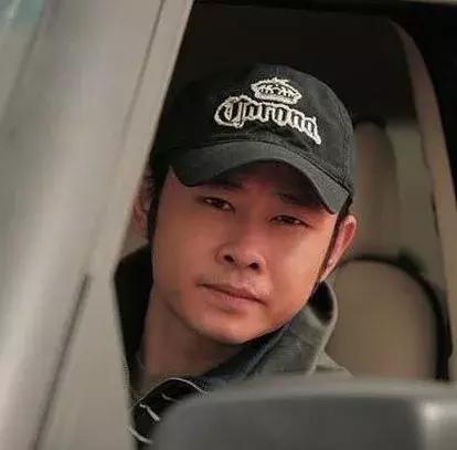 因太穷被前妻抛弃，那英嘲笑他的歌没有审美，刀郎这些年不容易