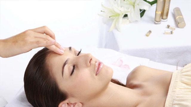 原来“斗鸡眼”是斜视?赶紧用中医按摩法治一治