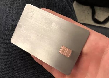 跪了！网友自制CNC一体冲压金属版Apple Card