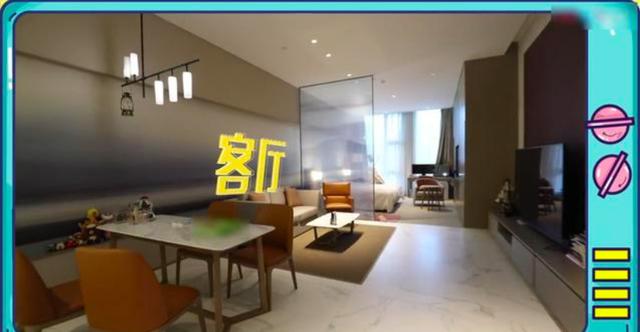27岁郑爽公寓内景首公开，喝千元矿泉水却只有5双鞋子？