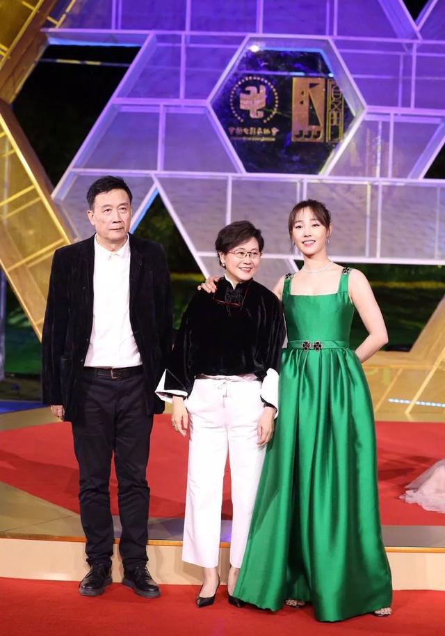 【传媒一班】金鸡奖的红毯秀，是女明星的修罗场