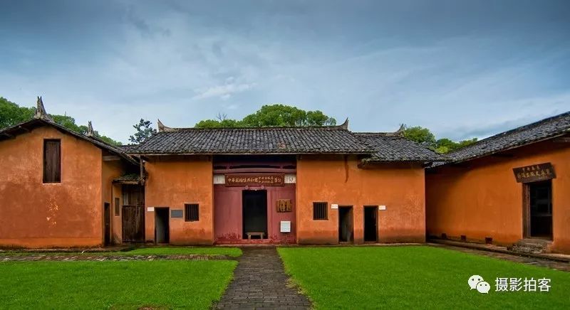 叶坪红色旅游景区位于瑞金市叶坪乡叶坪村,距瑞金