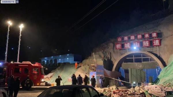 晋城一在建隧道发生塌方，致1人死亡5人被困