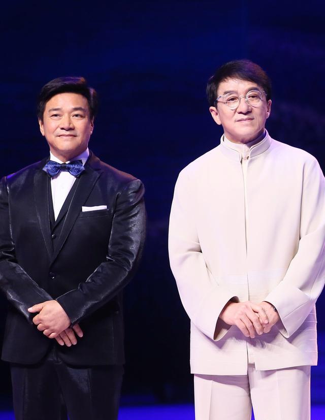 而演员配置和剧情暂且不论,光是唐季礼和成龙这对经典搭档的重组,就
