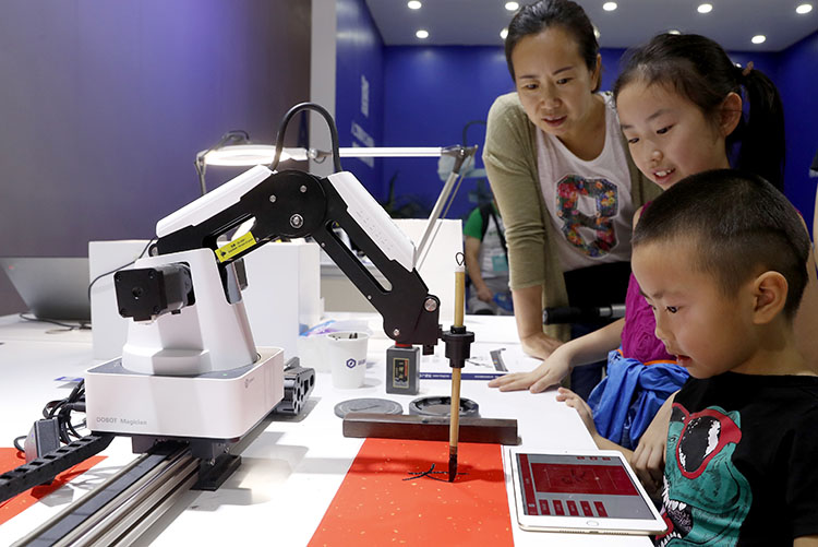 无所不能的机器人 2019世界机器人大会在京开幕