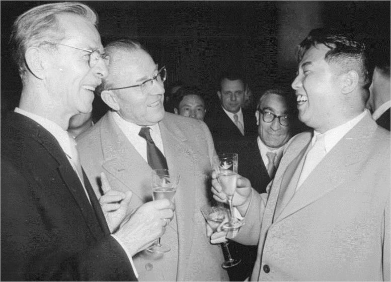 朝鲜靠什么养活本国2500万人？