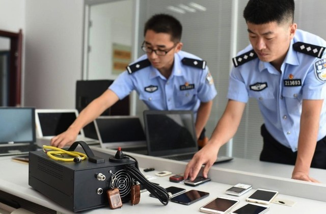 揭秘诈骗短信的背后：一夜之间让你身无分文