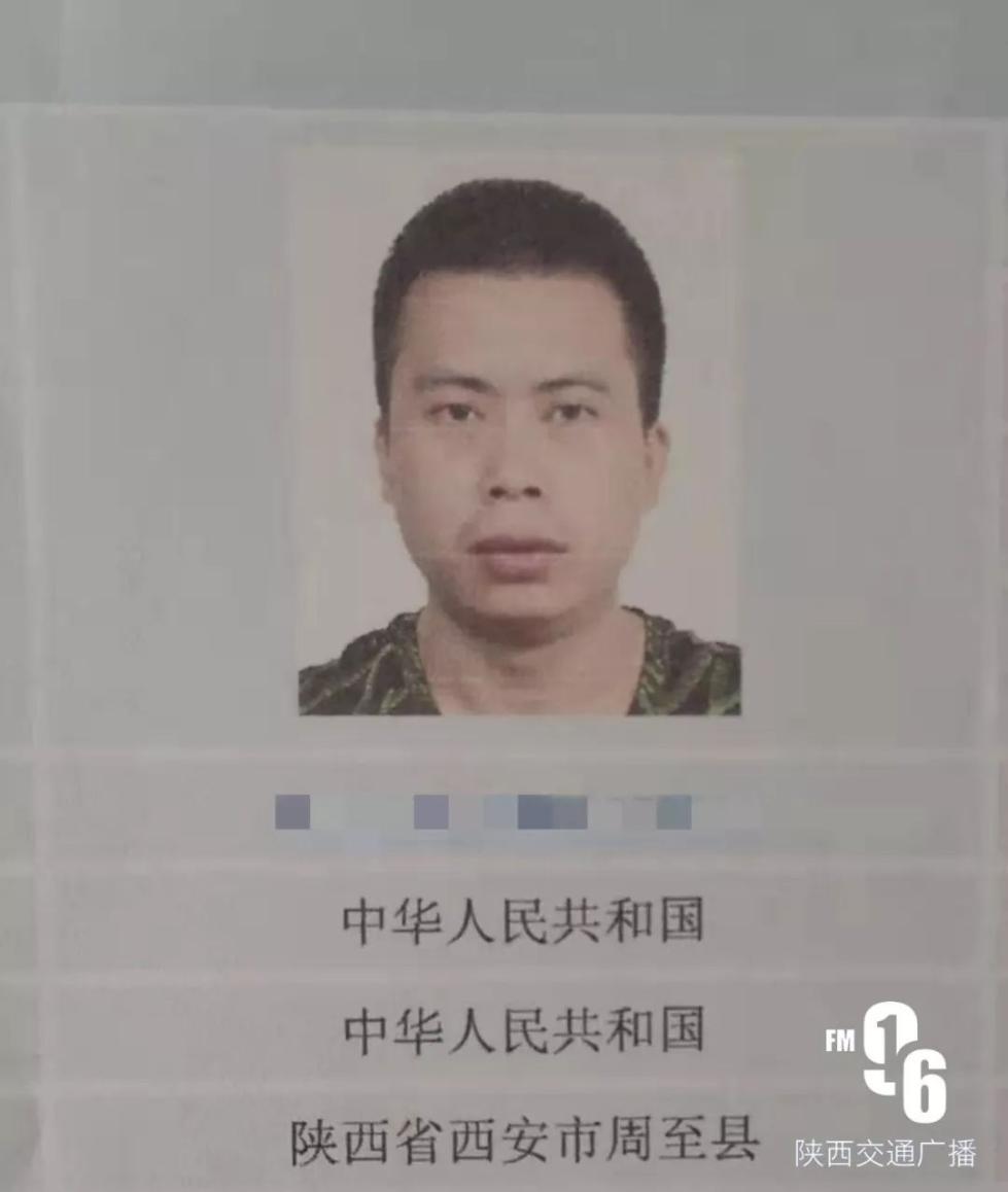 昨天(12月11日)下午4点55分,便衣民警在电子正街发现一名涉毒嫌疑人
