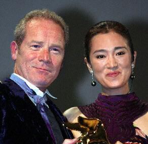 外国大叔也来表白,巩俐的人生就是一部《巩皇是怎样炼成的》