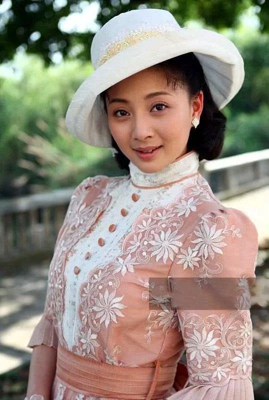 看了年轻时的宁静,再看年轻时的殷桃,终于明白骨相美有多迷人了