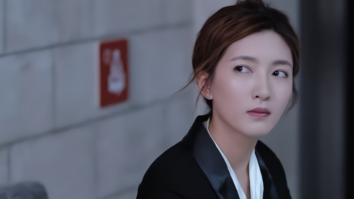 小伙好心救人却被美女误会,打晕之后送到看守